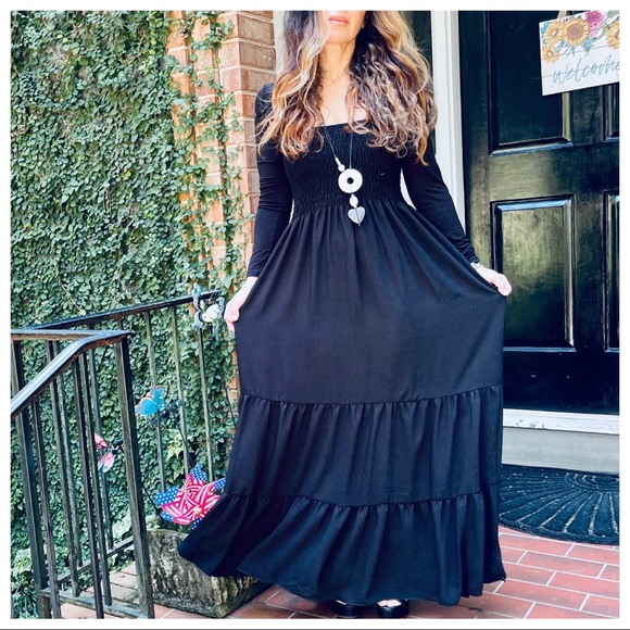 Must have Off -Shoulder Tiered Maxi dress - Picture 2 of 12